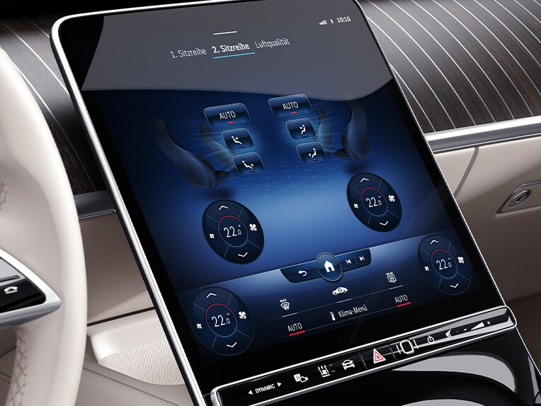 Sedan Mercedes-Benz Triedy S s automatickou klimatizáciou THERMOTRONIC v zadnej časti interiéru.