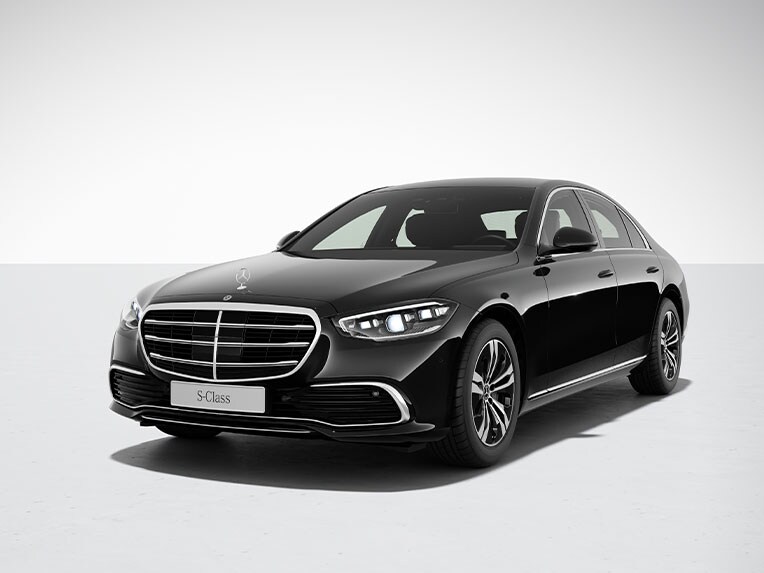 Exteriér sedanu Mercedes-Benz Triedy S so sériovou výbavou.