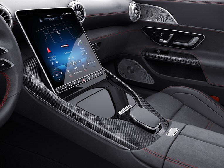 Ozdobné prvky MANUFAKTUR z uhlíkových vlákien v roadsteri Mercedes-AMG SL.