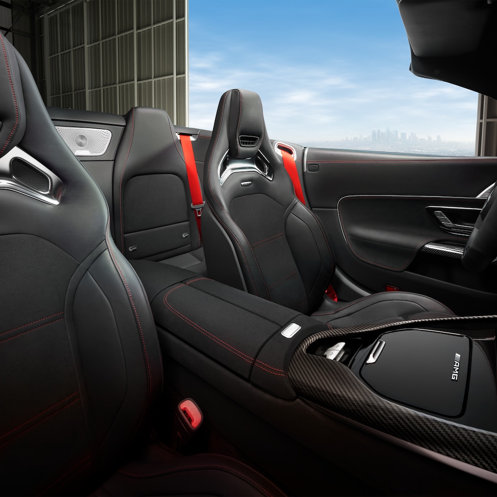 Interiér roadstera Mercedes-AMG SL.