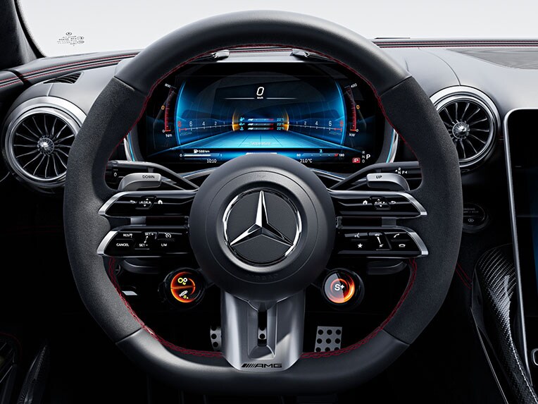 Volant AMG Performance potiahnutý kožou napa/mikrovláknom MICROCUT v modeli Mercedes-AMG SL 63 S E PERFORMANCE.