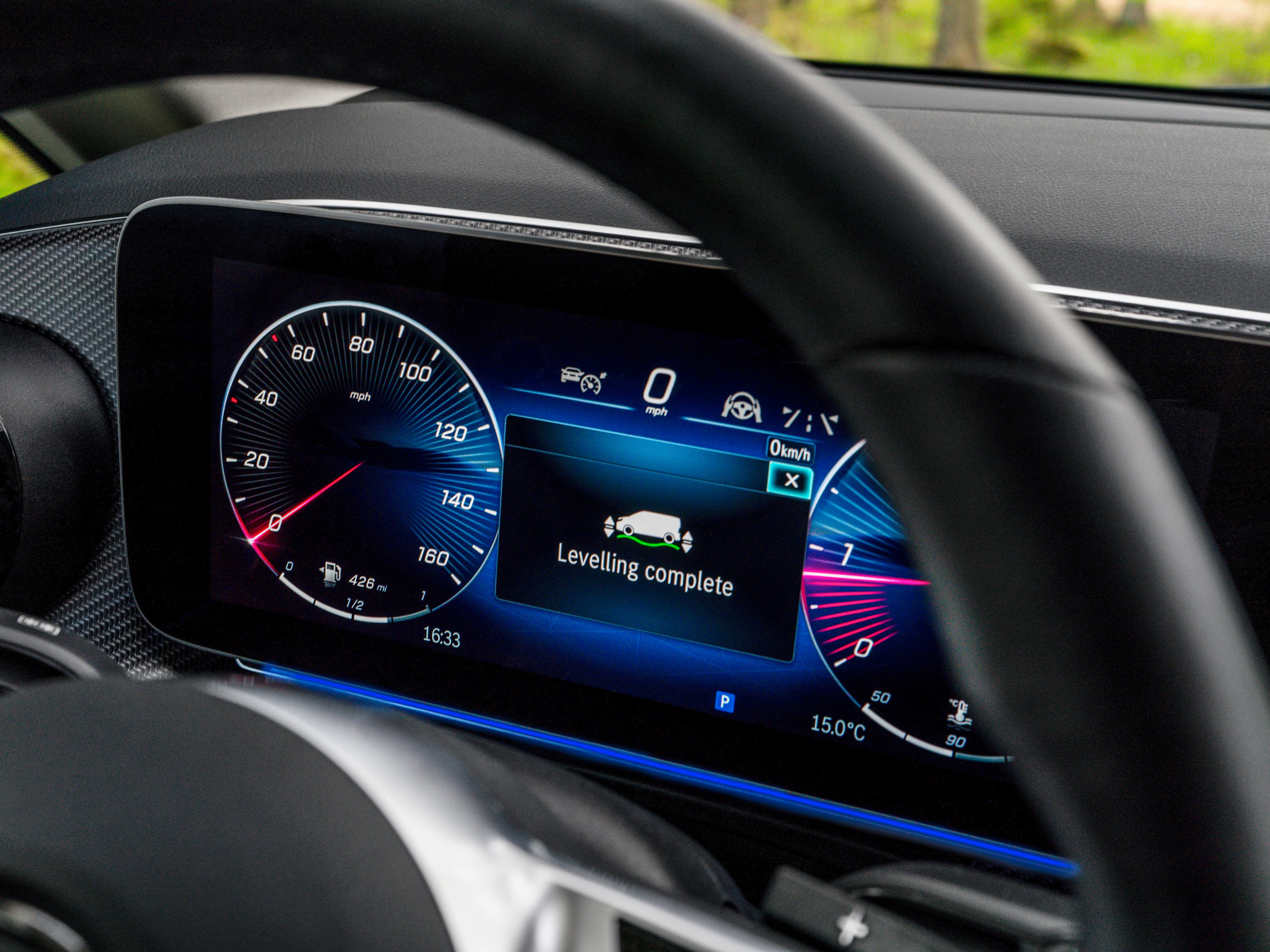 Riadenie vodorovnej polohy obytného automobilu AIRMATIC plus v&nbsp;širokouhlom kokpite Triedy V Marco Polo