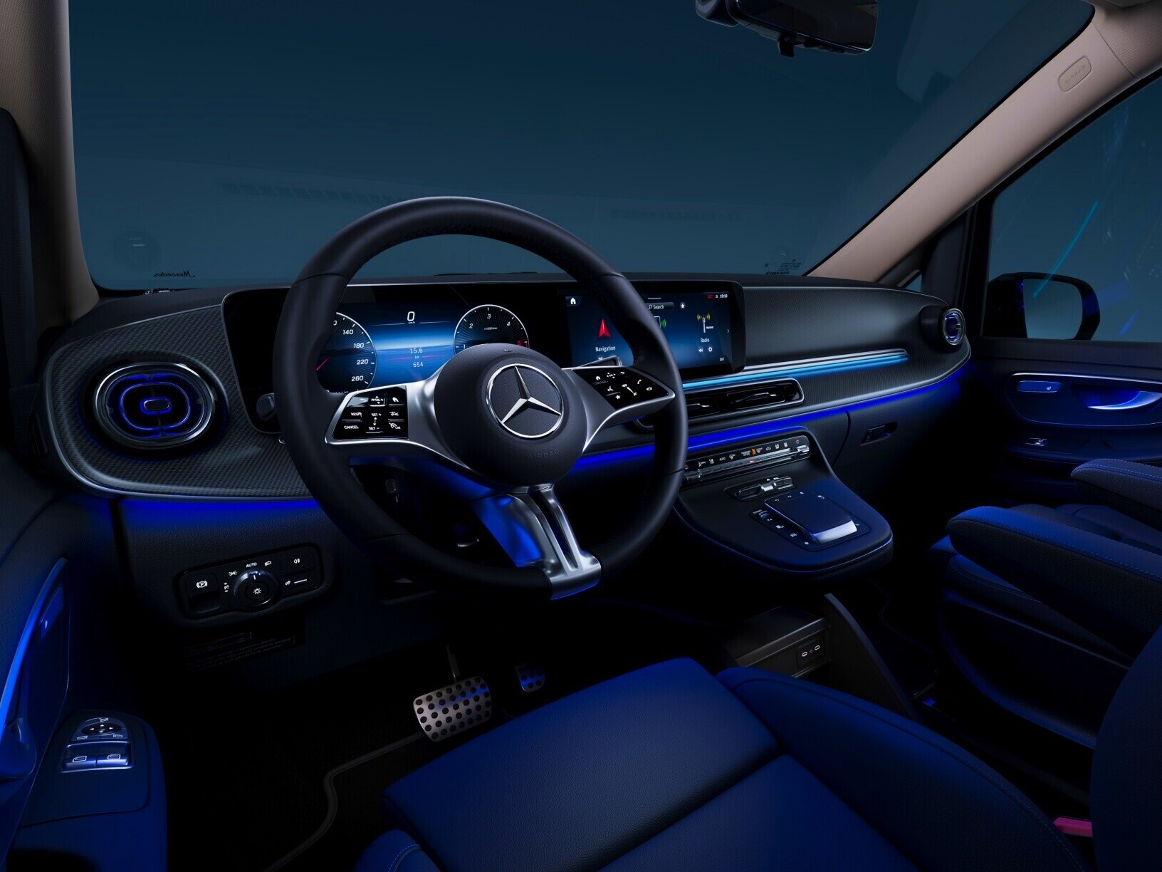 Náladové osvetlenie so 64 farbami v Triede V Marco Polo od značky Mercedes-Benz.