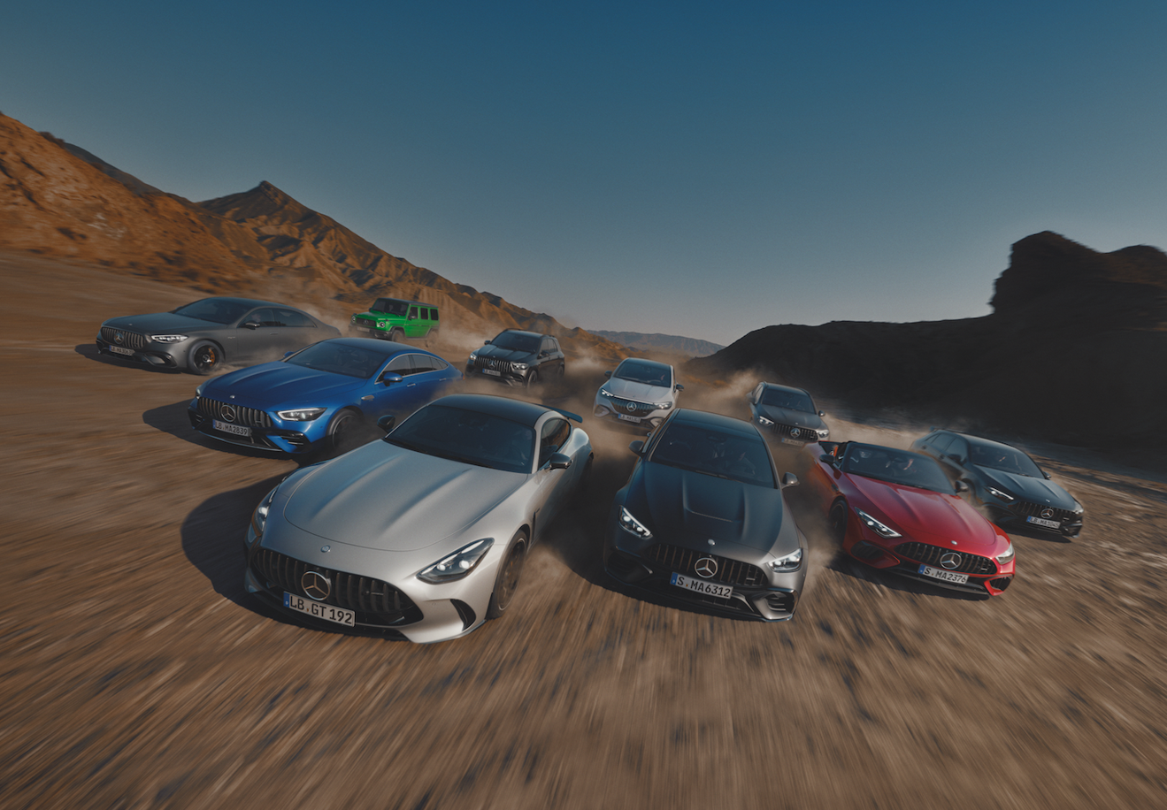 Modelový rad Mercedes-Benz AMG v púšti Výkon Mercedes-Benz AMG na pretekárskej trati – a na ceste.