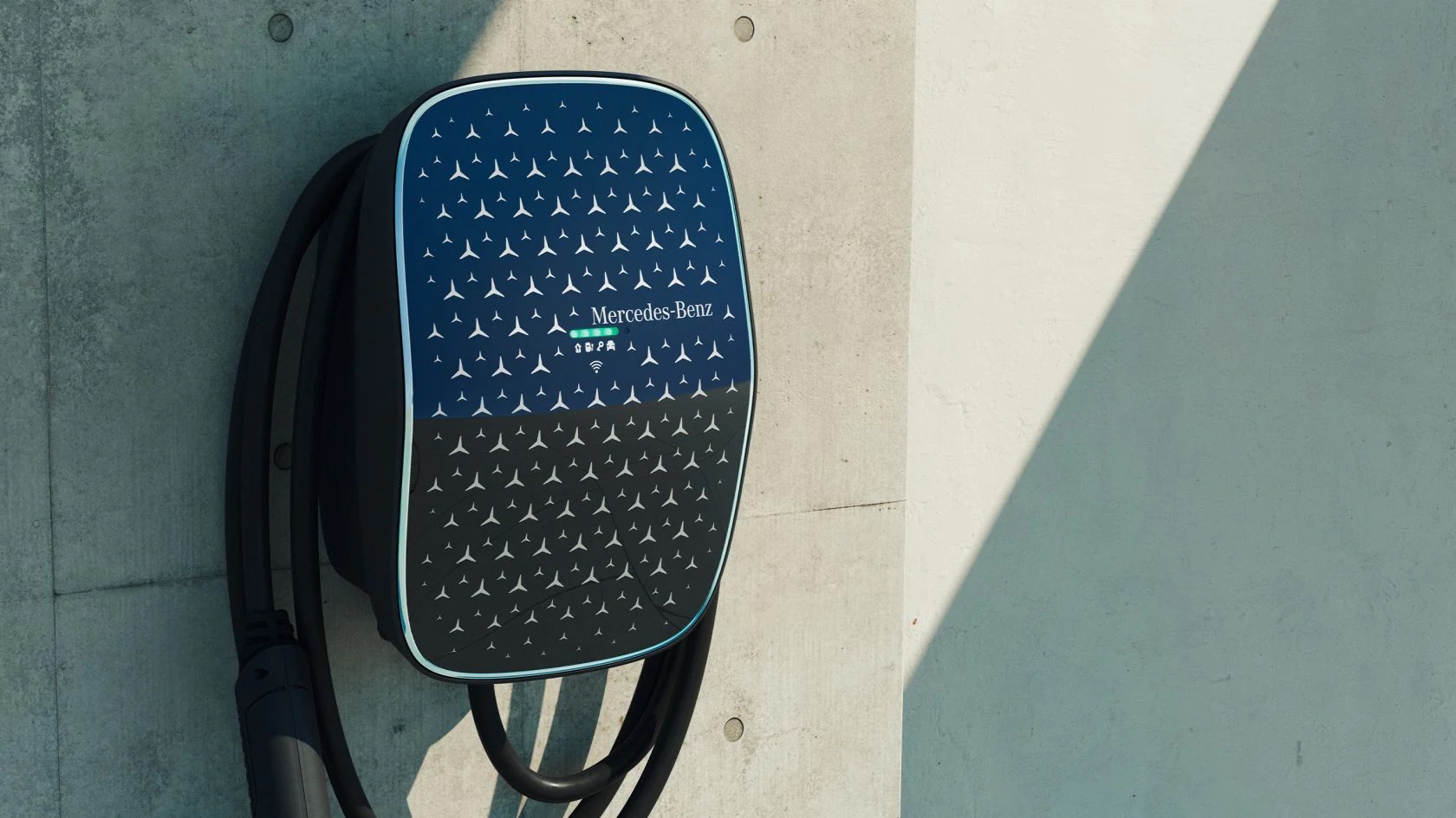 Nabíjacia skrinka Mercedes-Benz je k dispozícii online Nabíjacia skrinka Mercedes-Benz, ktorá sa riadi konštrukčnými princípmi Mercedes-Benz