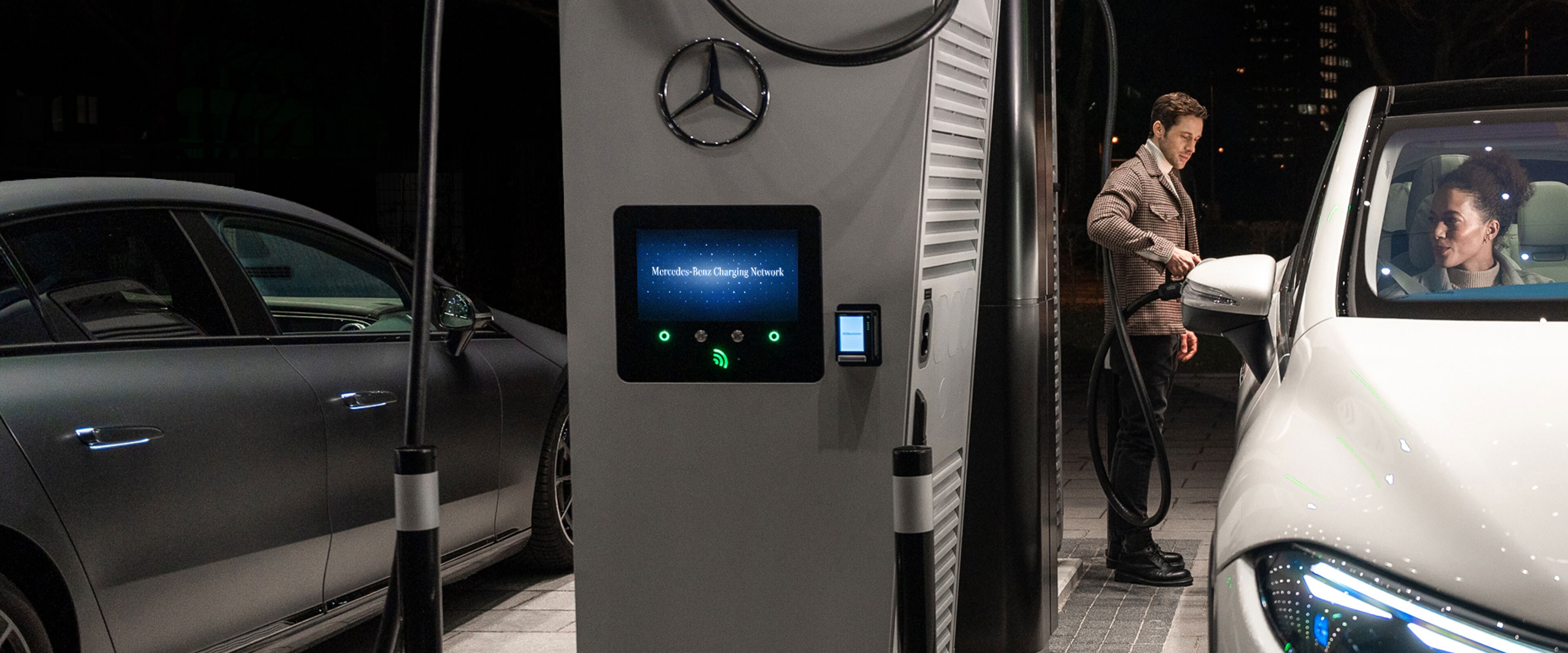 Nabíjanie na cestách so službou MB.CHARGE Public (predtým známou pod názvom Mercedes me Charge).