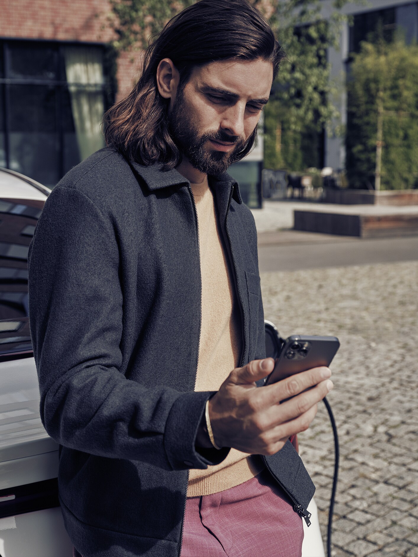 Služba MB.CHARGE Public od značky Mercedes-Benz.