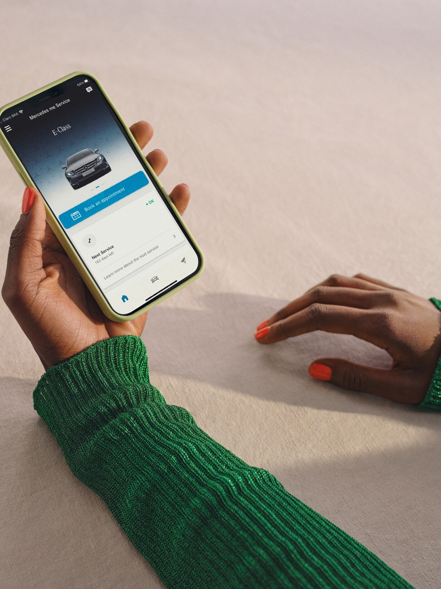 Na chytrom telefóne sa zobrazuje upovedomenie o&nbsp;blížiacej sa údržbe.