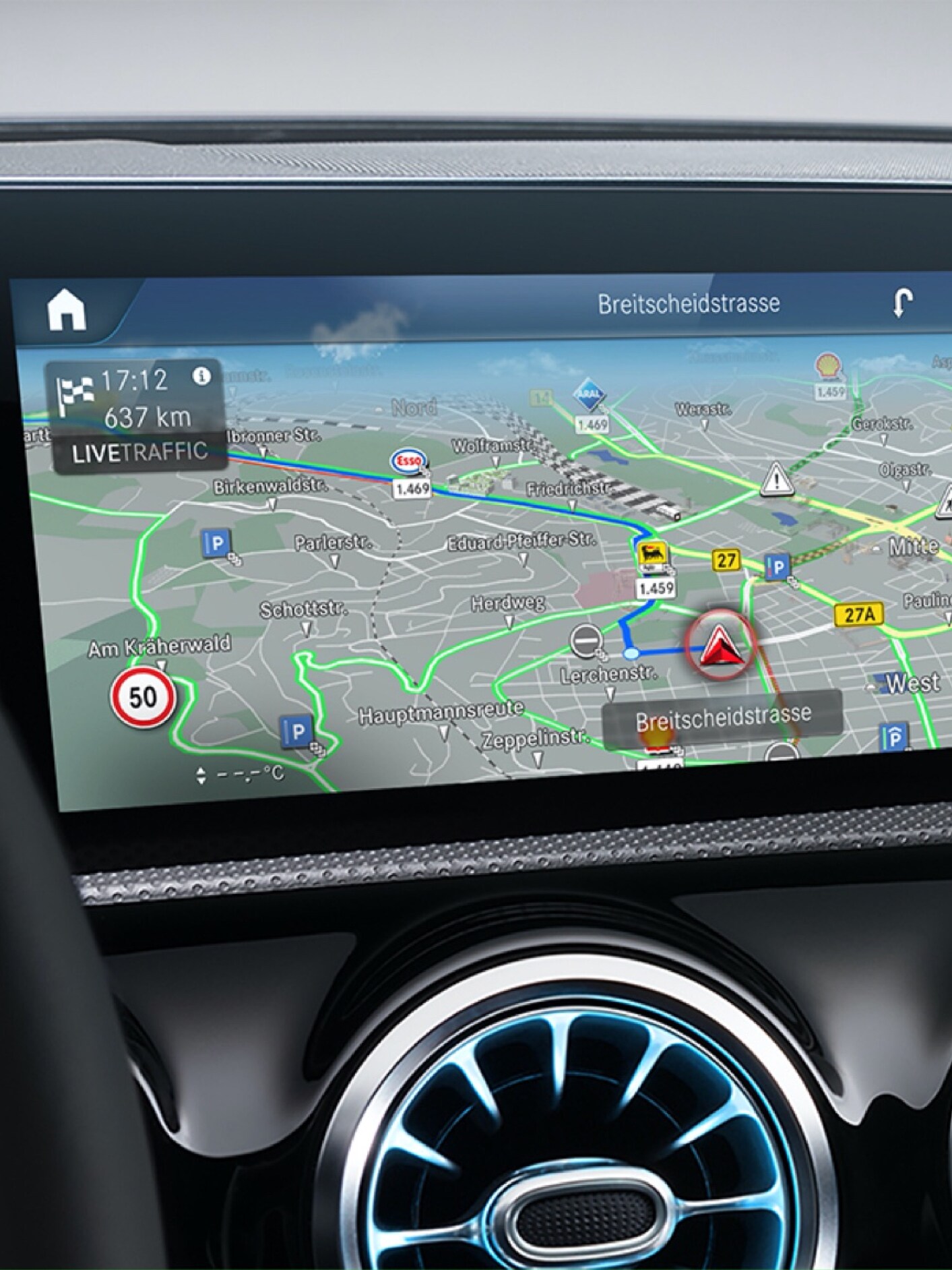 Funkcia Komunikácia automobilu s&nbsp;okolím využíva Digitálny doplnok Aktuálne informácie o&nbsp;premávke na zobrazenie najlepšej trasy pre vodiča.