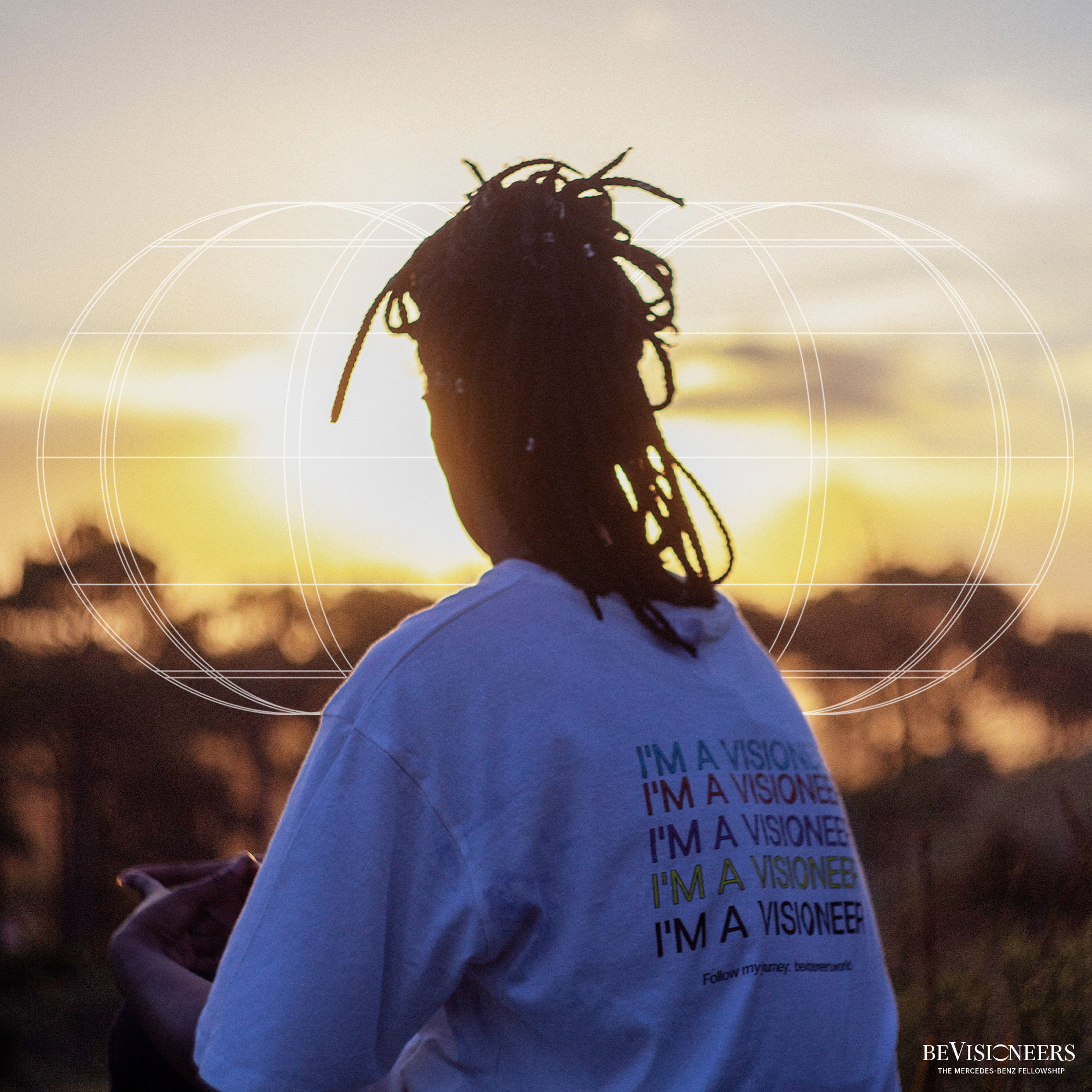 Mercedes-Benz | Zem, voda, vzduch | beVisioneers Žena zozadu pri západe slnka v tričku beVisioneers.