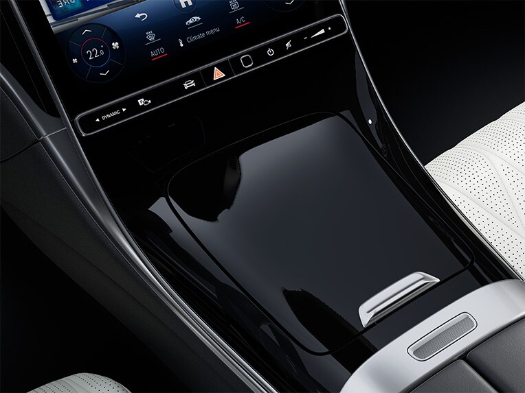 DYNAMIC SELECT vo vozidle Mercedes-Benz.