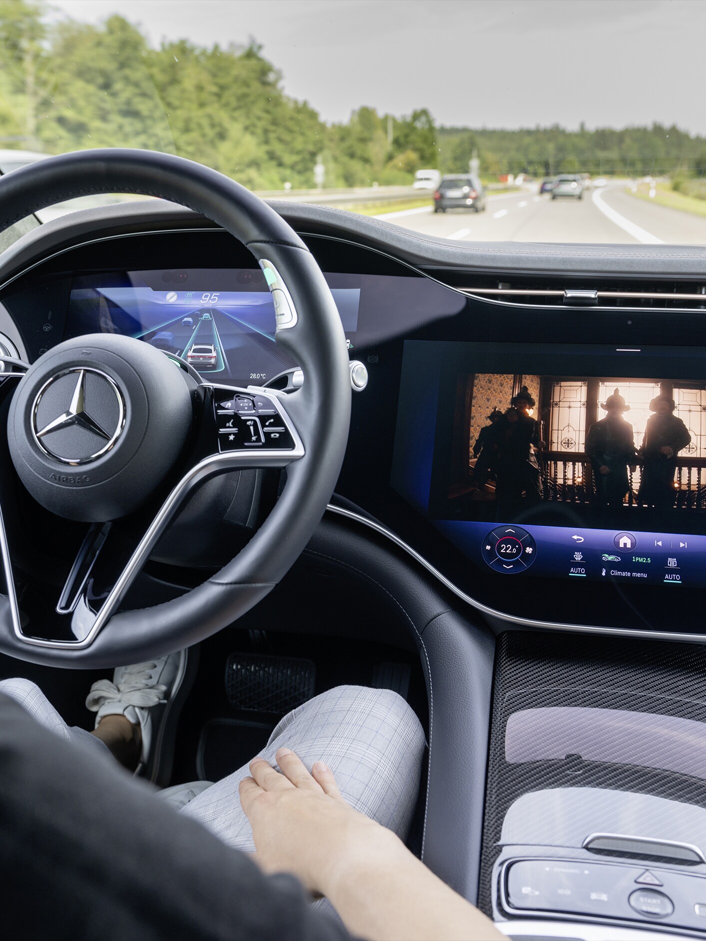 Kokpit vozidla Mercedes-Benz.