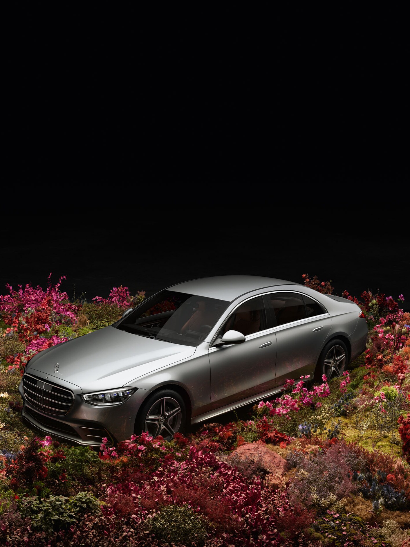 Vozidlo Mercedes-Benz s&nbsp;priehľadným exteriérom.