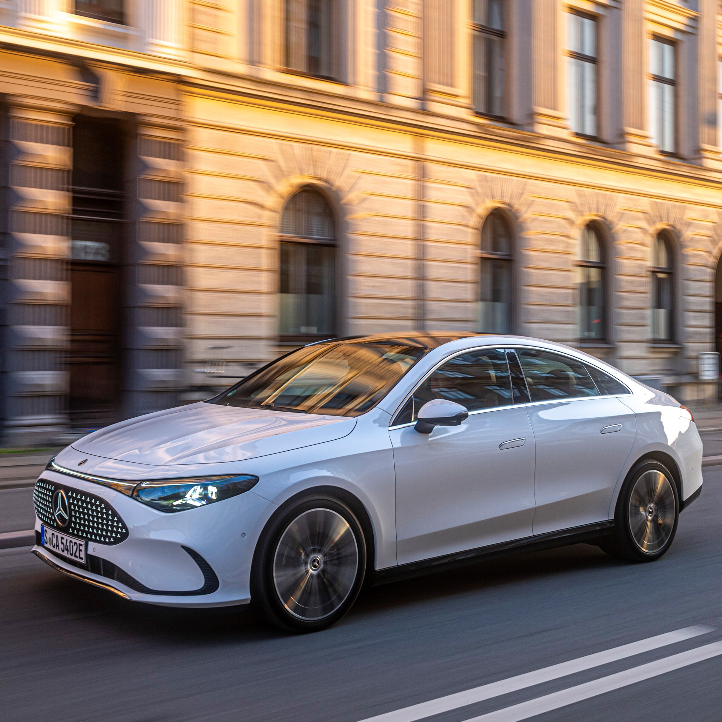 Volant a&nbsp;displej vodiča vo vozidle Mercedes-Benz.