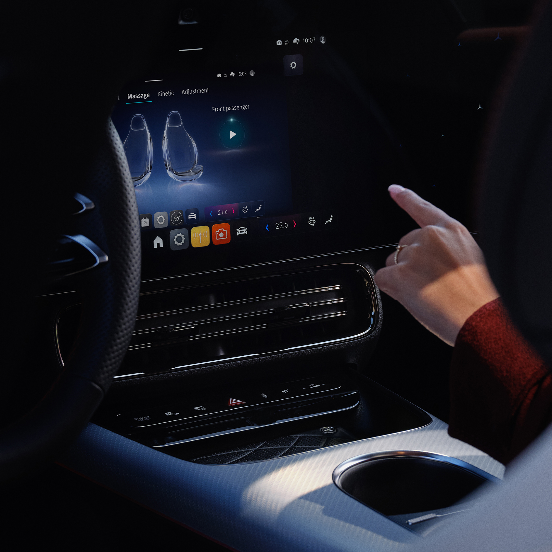Personalizácia | Multimediálny systém MBUX | Mercedes-Benz Multimediálny systém MBUX zobrazujúci možnosti personalizácie vo vozidle Mercedes-Benz.