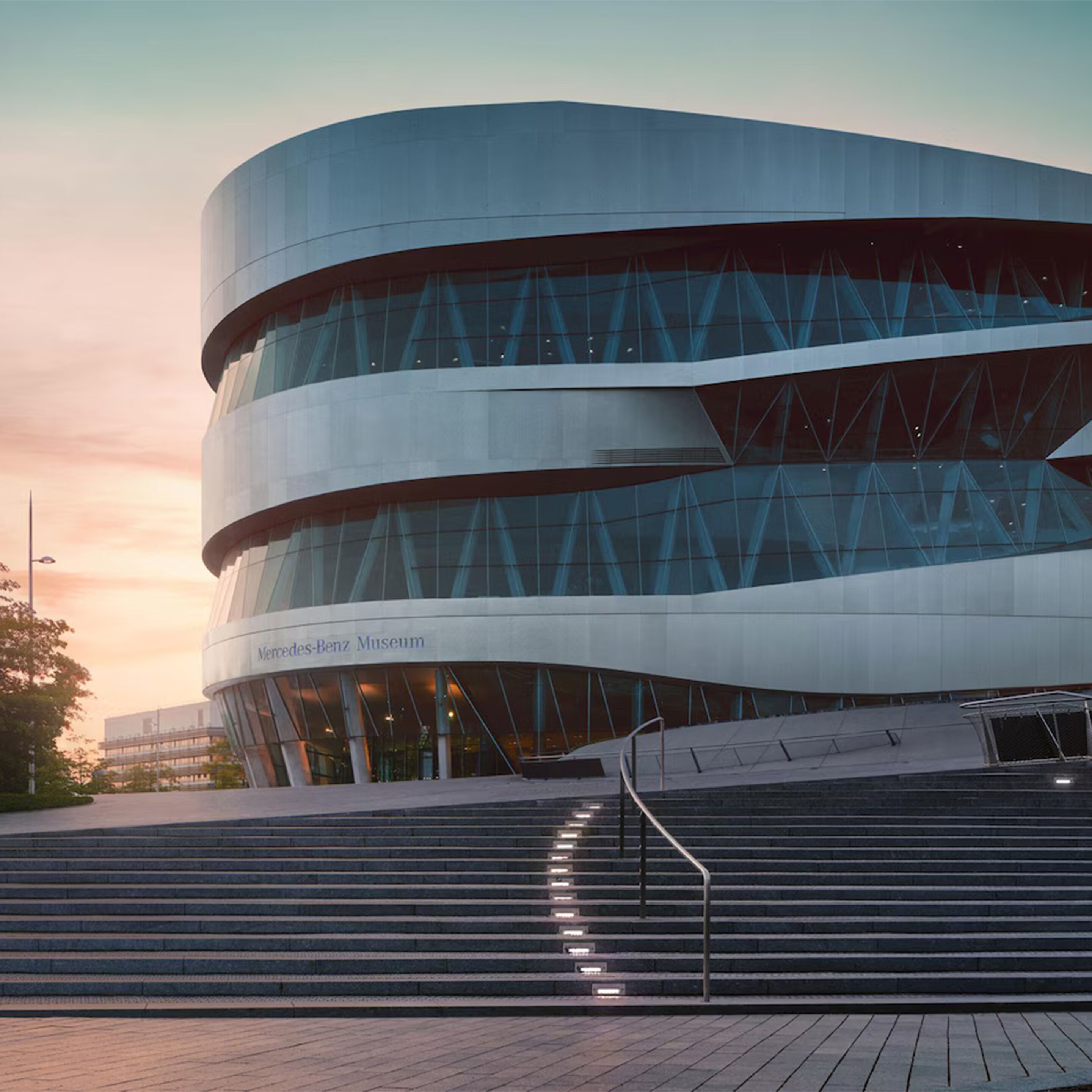 Pohľad na exteriér Múzea Mercedes-Benz v&nbsp;Stuttgarte.