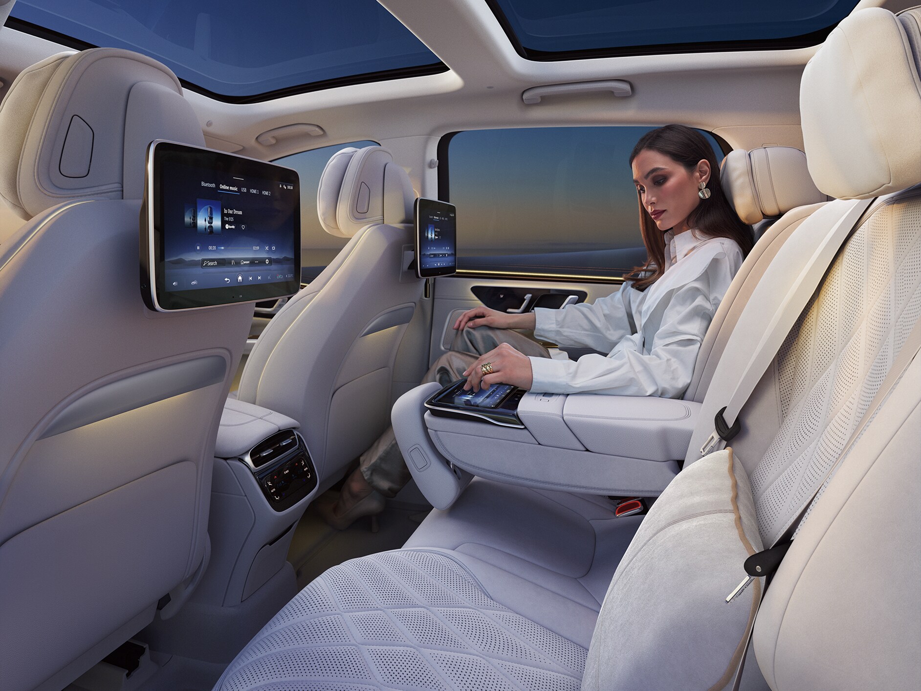 Zadná časť interiéru vozidla Mercedes-Benz EQS SUV.