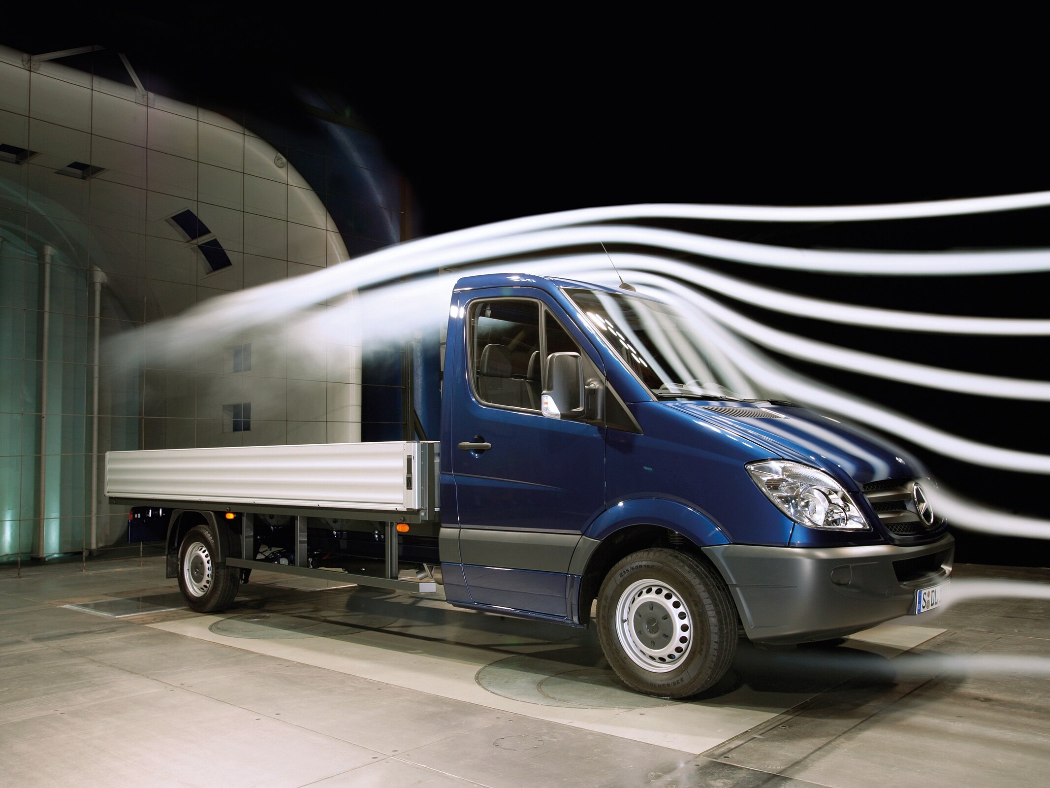 Valník Sprinter prezentovaný v&nbsp;aerodynamickom tuneli