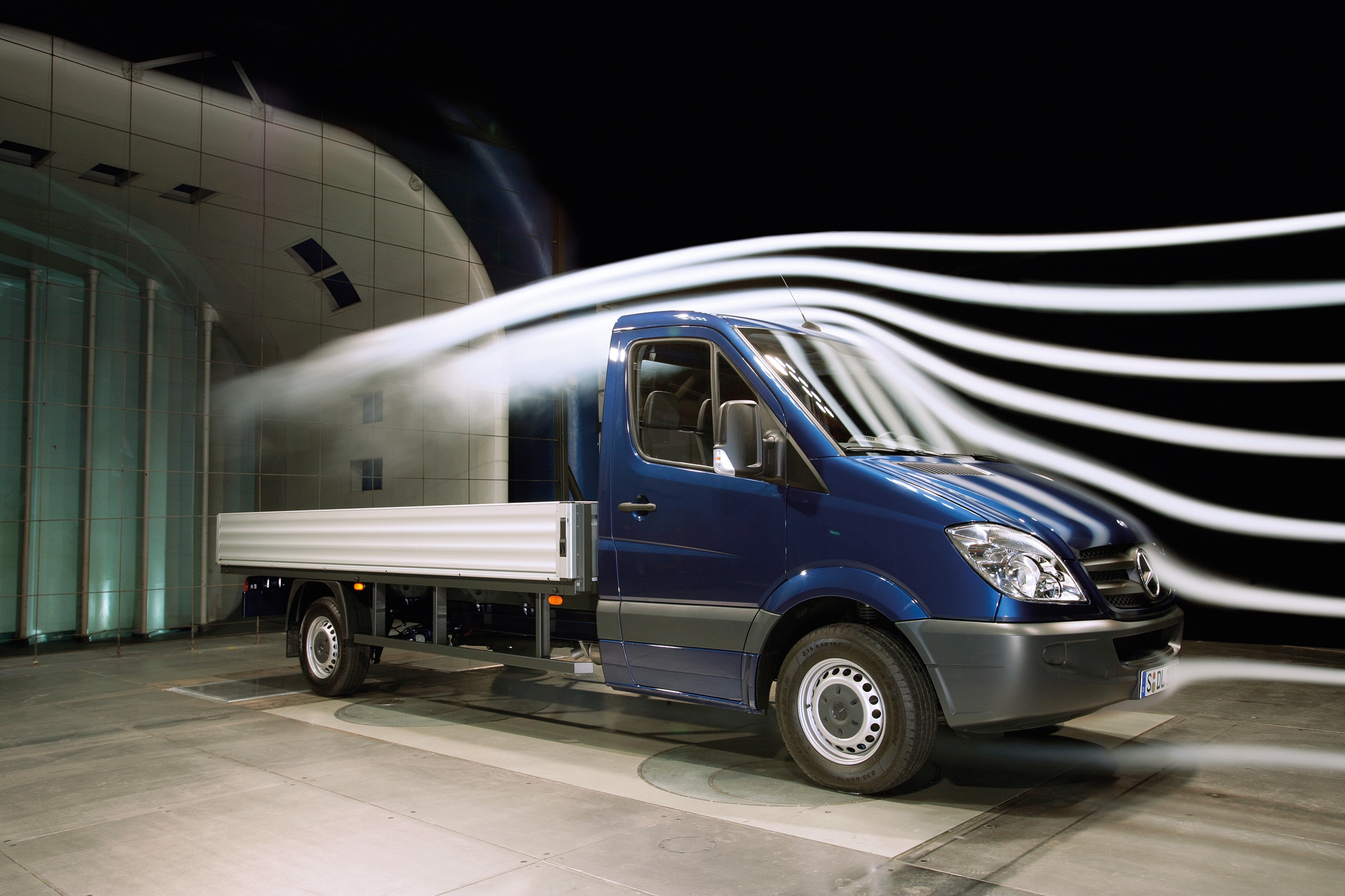Druhá generácia valníka Sprinter | História úžitkových vozidiel | Mercedes-Benz Valník Sprinter prezentovaný v aerodynamickom tuneli