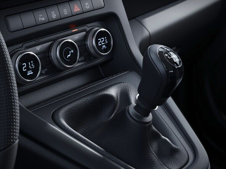 Radiaca páka pre 6‑stupňovú prevodovku s ručným radením v skriňovom vozidle Mercedes-Benz Citan.