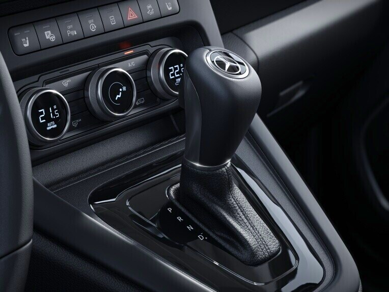 Voliaca páka sedemstupňovej automatickej prevodovky v skriňovom vozidle Mercedes-Benz Citan.