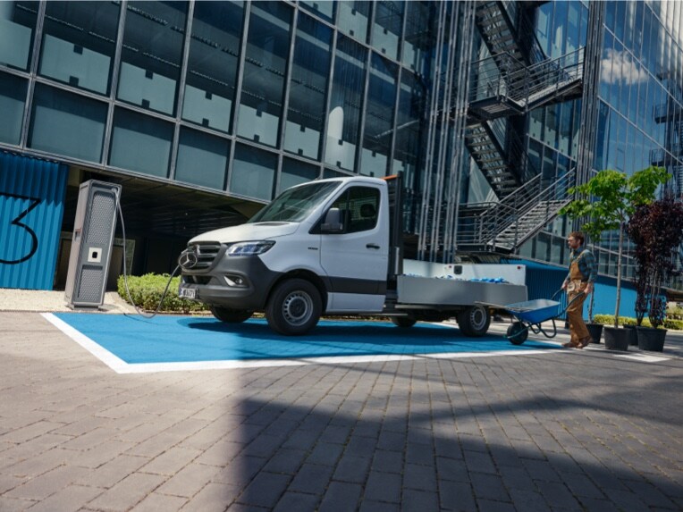 Šasi Mercedes-Benz eSprinter počas nabíjania.