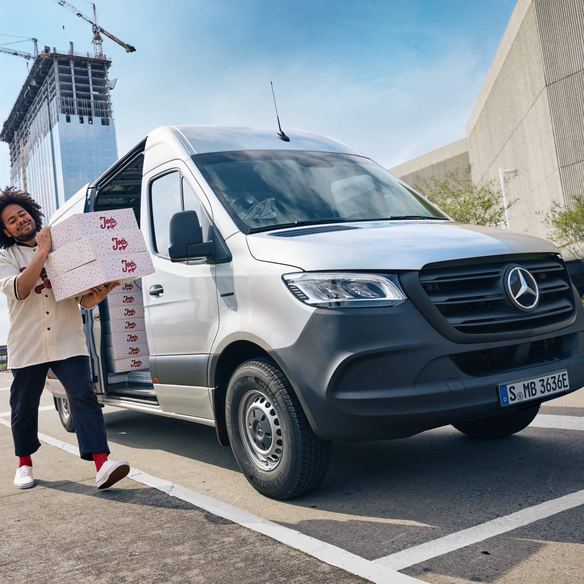 VanSolution | Skriňové vozidlo eSprinter | Mercedes-Benz Skriňové vozidlo Mercedes-Benz eSprinter s odvetvovým riešením od VanSolution.