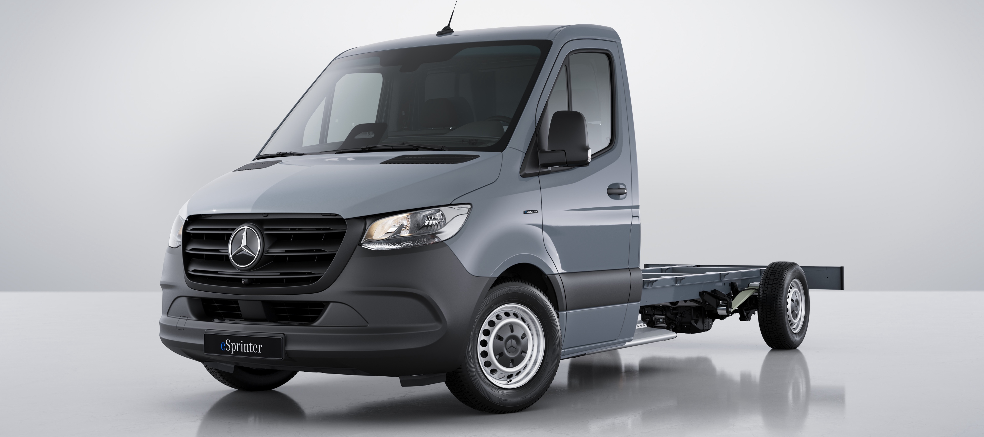 Porovnanie vozidiel | Šasi eSprinter | Mercedes-Benz Pohľad spredu na šasi Mercedes-Benz eSprinter.