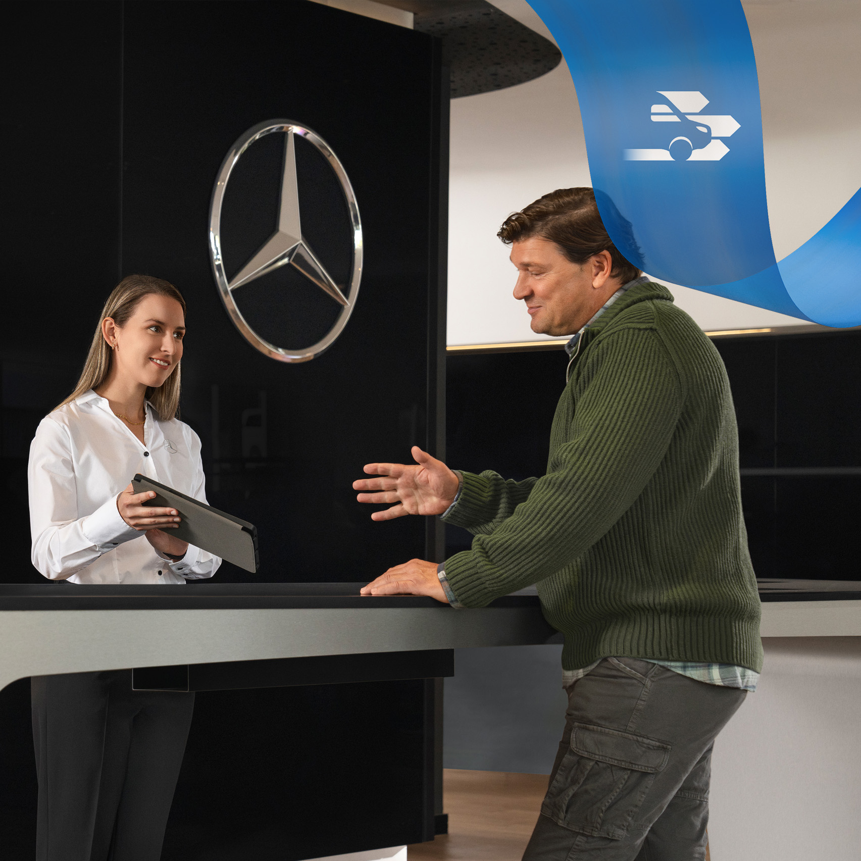 Mercedes-Benz | Starostlivosť o úžitkové vozidlá | Individuálna podpora Zamestnanec spoločnosti Mercedes-Benz poskytuje zákazníkovi podporu na recepcii.
