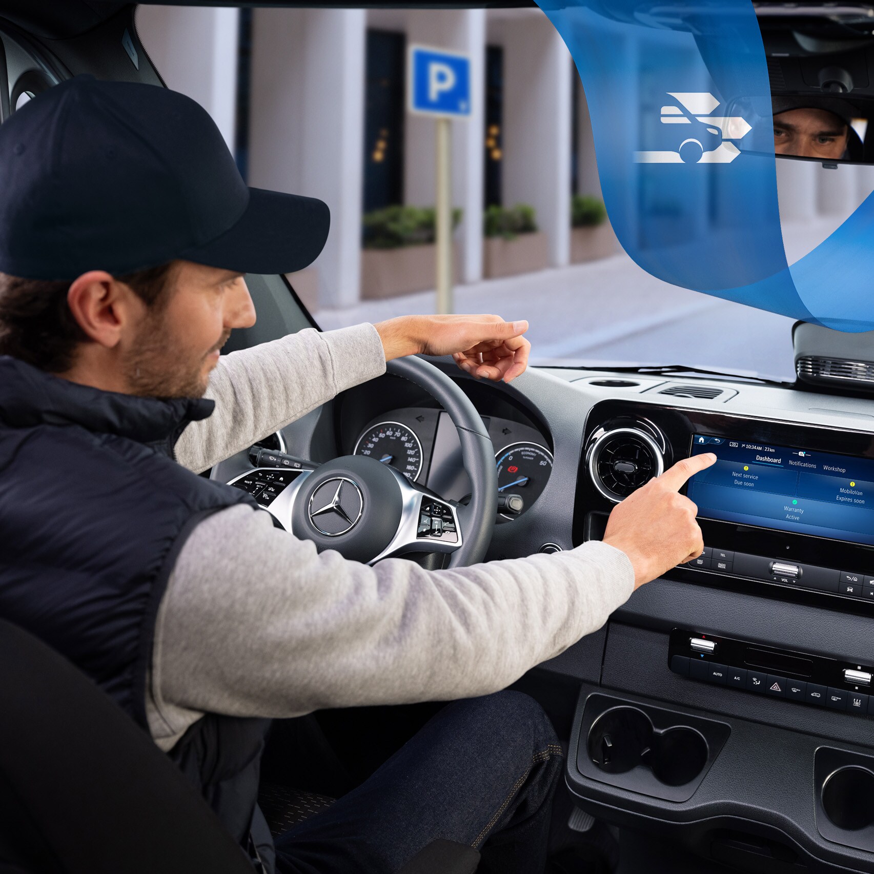 Vodič používa servisnú aplikáciu vo vozidle Mercedes-Benz na pohodlnú rezerváciu a&nbsp;spravovanie termínov servisu.