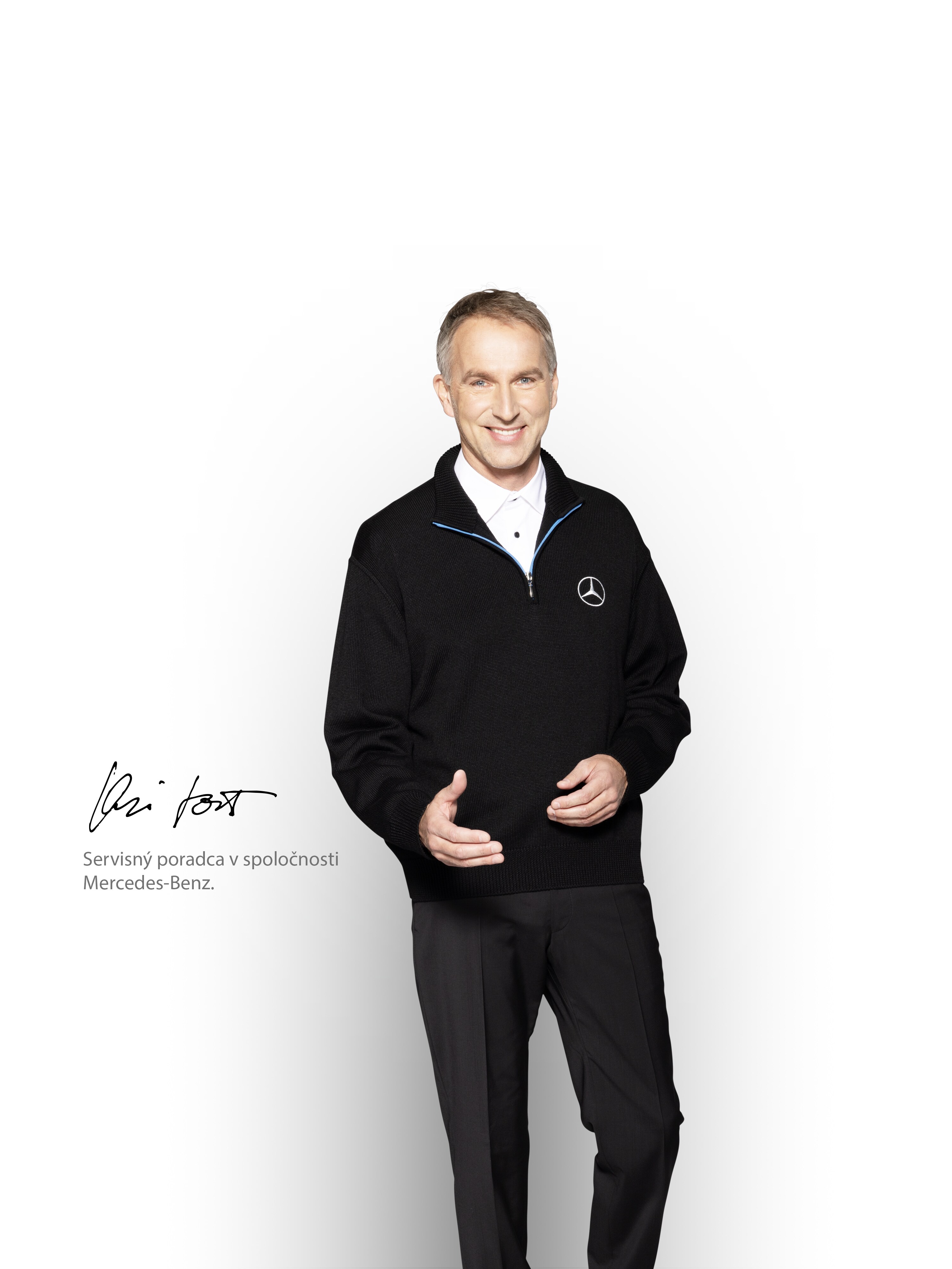 Portrét servisného poradcu Mercedes-Benz pripraveného informovať o&nbsp;riešeniach konektivity.